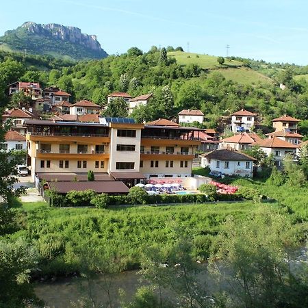 Family Hotel Enica Teteven Extérieur photo