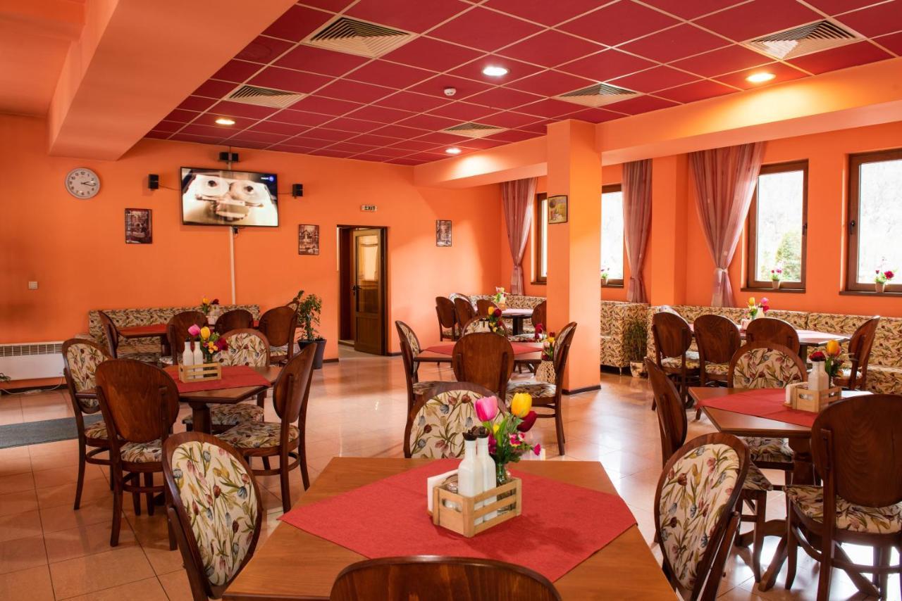Family Hotel Enica Teteven Extérieur photo