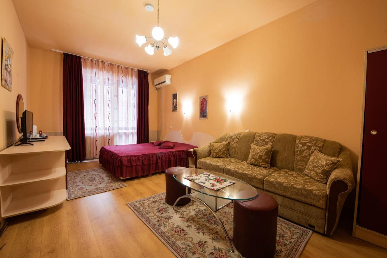 Family Hotel Enica Teteven Extérieur photo