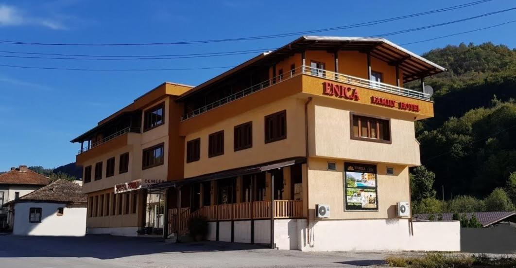 Family Hotel Enica Teteven Extérieur photo