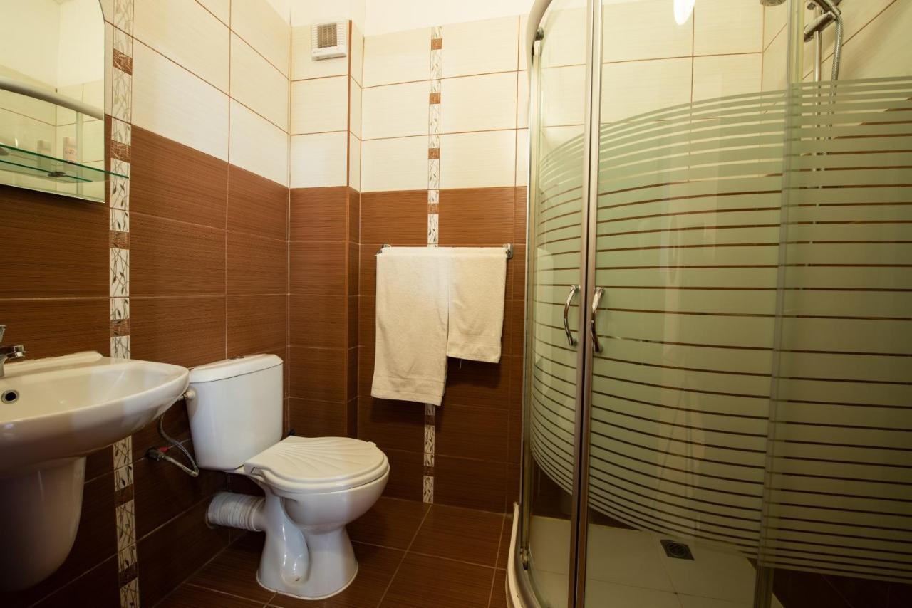 Family Hotel Enica Teteven Extérieur photo