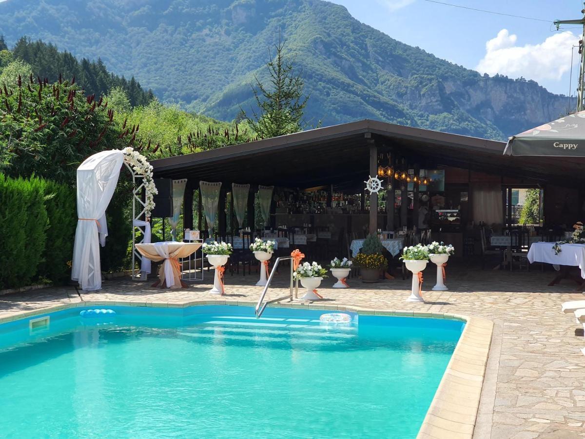 Family Hotel Enica Teteven Extérieur photo