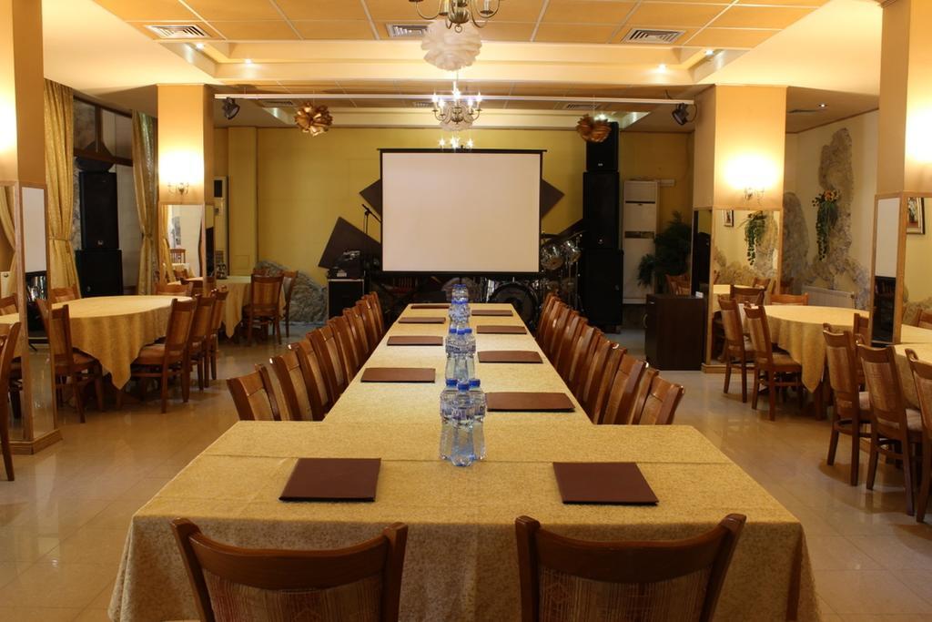 Family Hotel Enica Teteven Extérieur photo